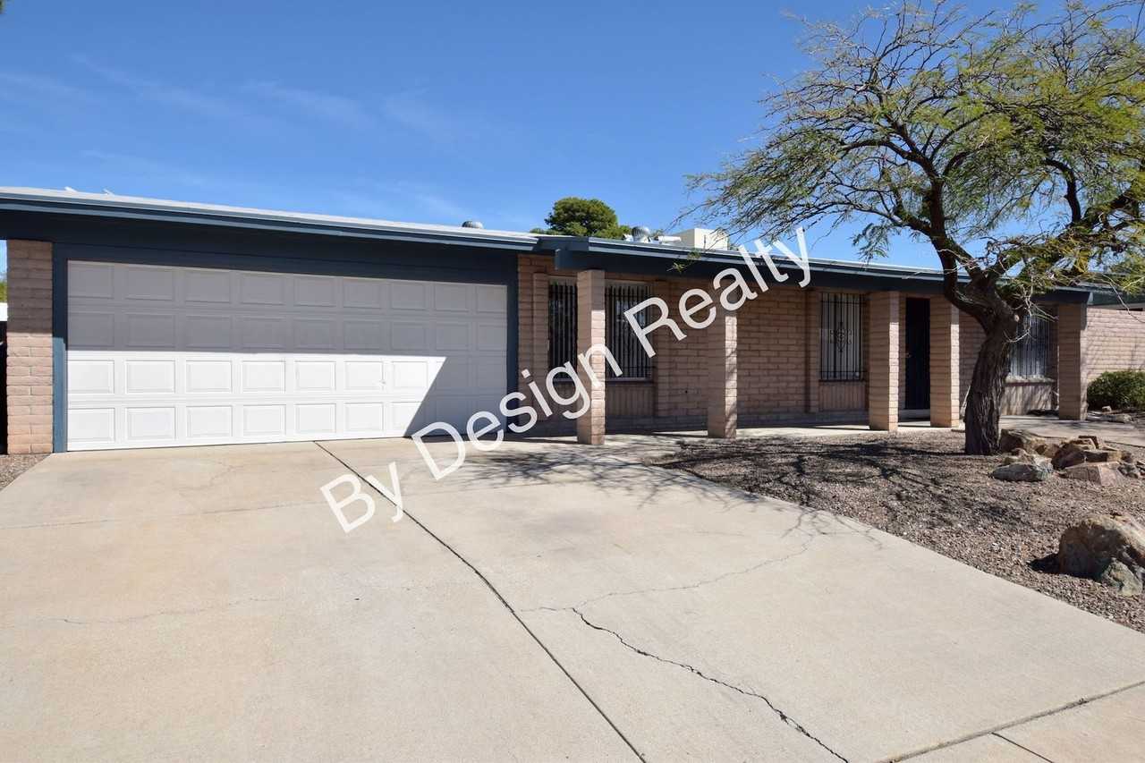 4685 S Almond St - Photo 2 of 26