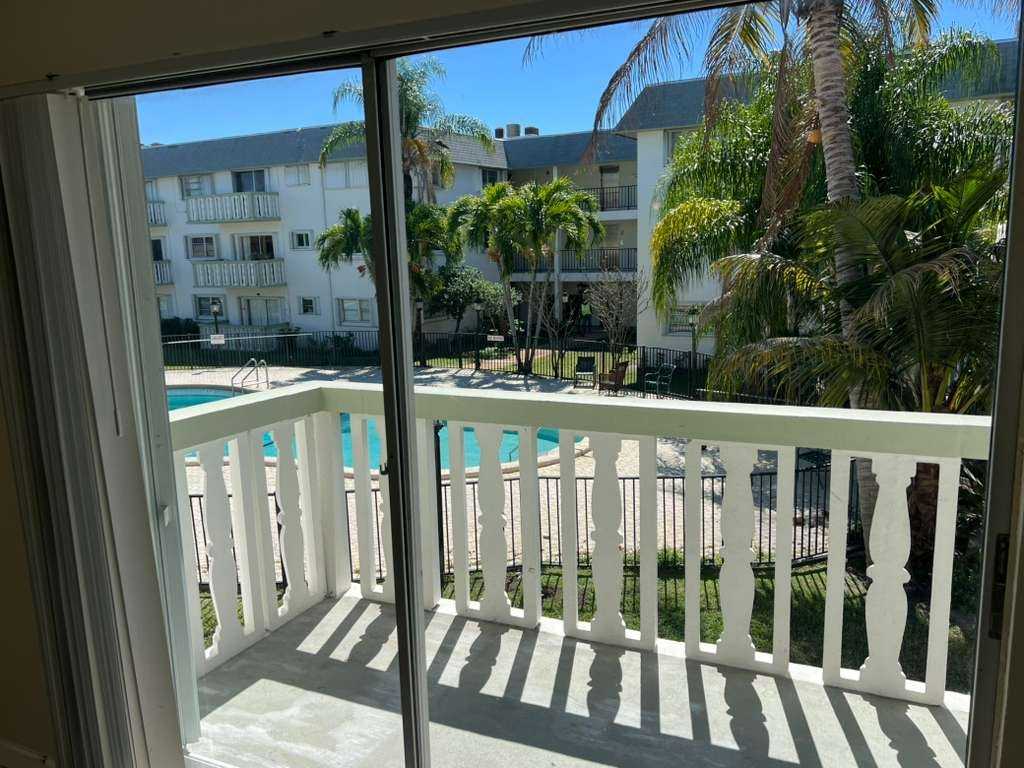 15225 NE 6 AveApt B205 #B205 - Photo 2 of 39