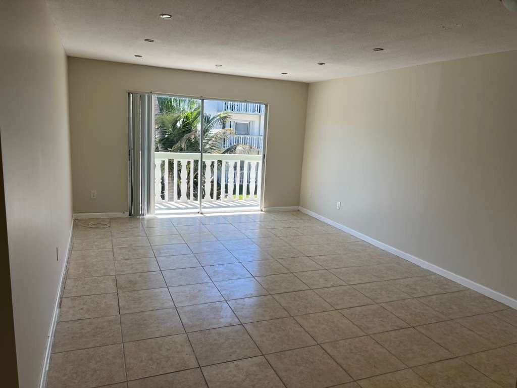 15225 NE 6 AveApt B205 #B205 - Photo 4 of 39