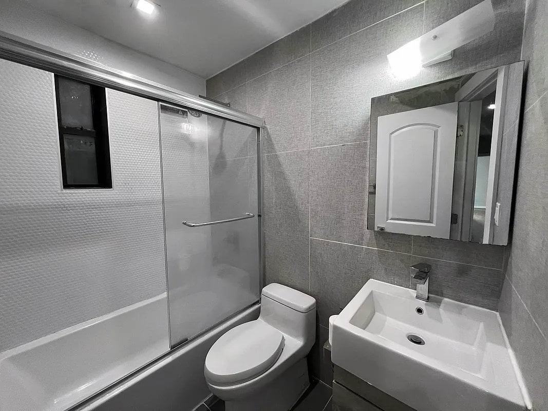 411 E 114th St #1 - Photo 5 of 5