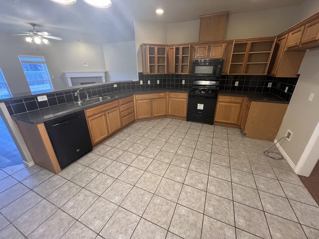 2321 Sw 94th St #1 - Photo 5 of 36