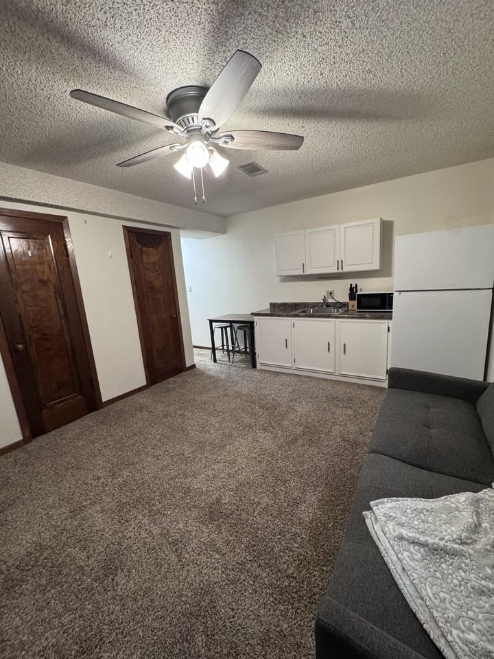 535 Flats - 10535 N. Minden Ave #10 - Photo 4 of 8