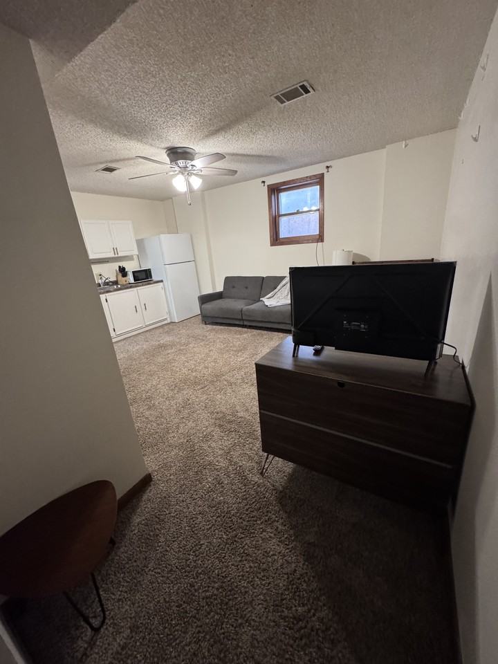 535 Flats - 10535 N. Minden Ave #10 - Photo 6 of 8