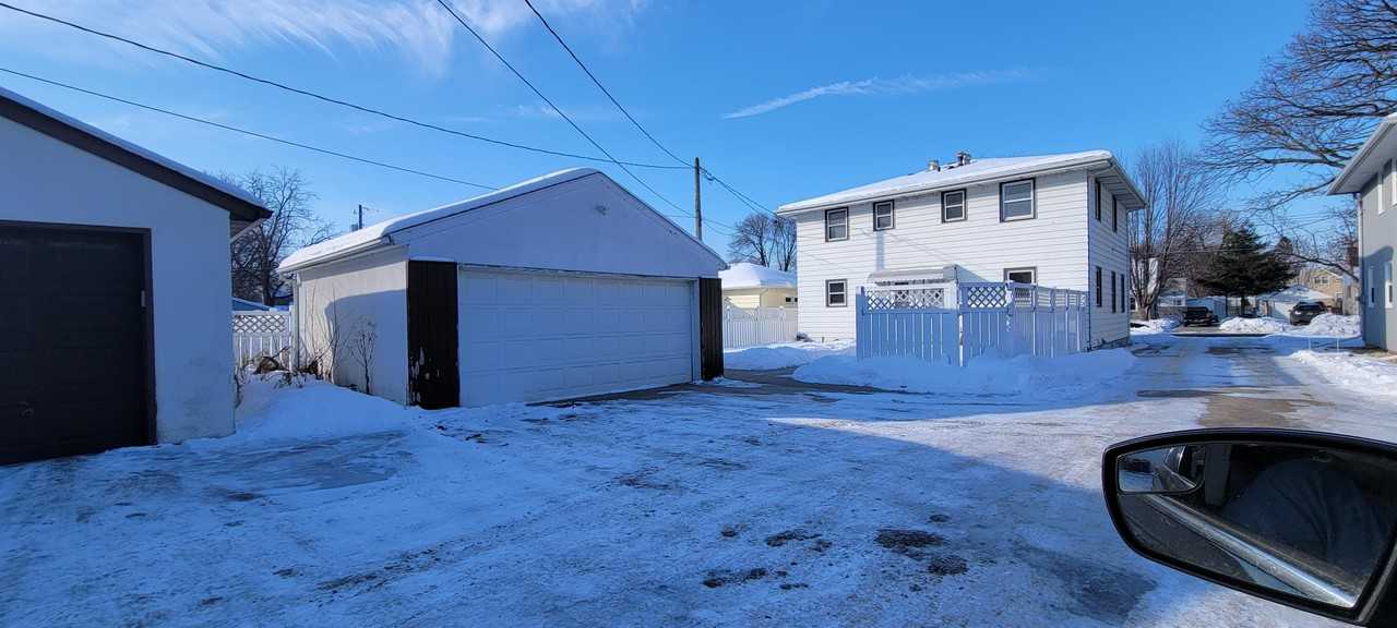 868 9th Ave Se #2 - Photo 4 of 21