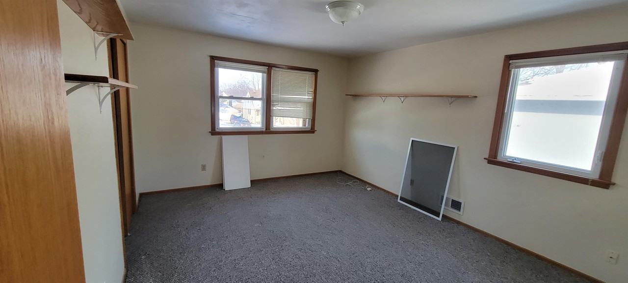 868 9th Ave Se #2 - Photo 5 of 21