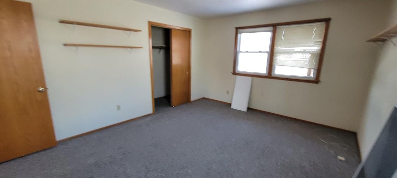 868 9th Ave Se #2 - Photo 6 of 21