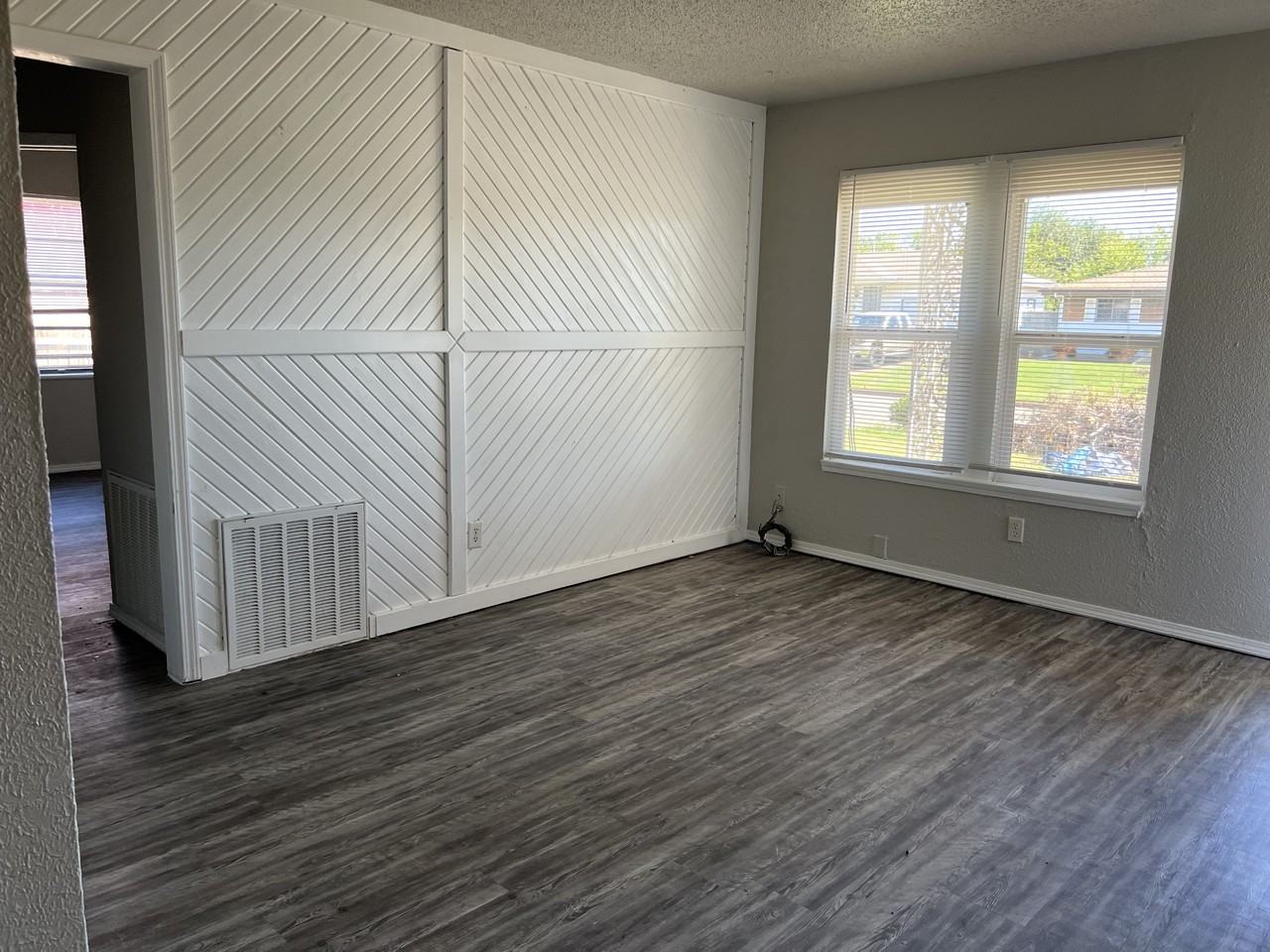 605 Se 72nd St #1 - Photo 5 of 11