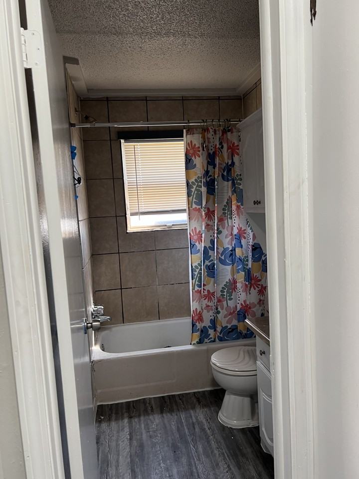 605 Se 72nd St #1 - Photo 6 of 11