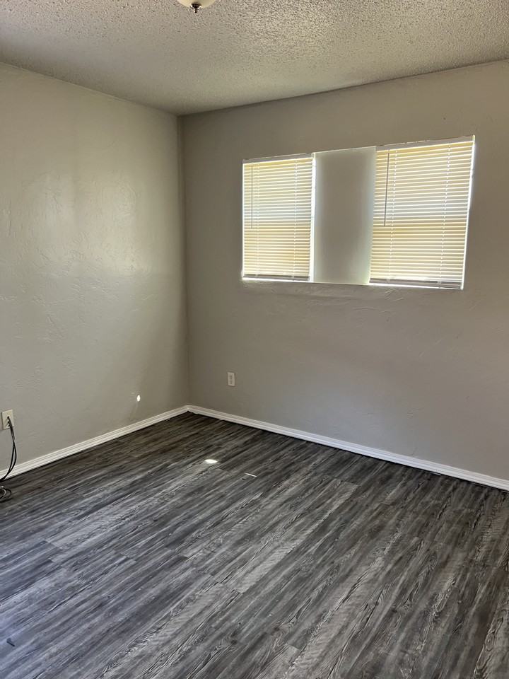 605 Se 72nd St #1 - Photo 7 of 11