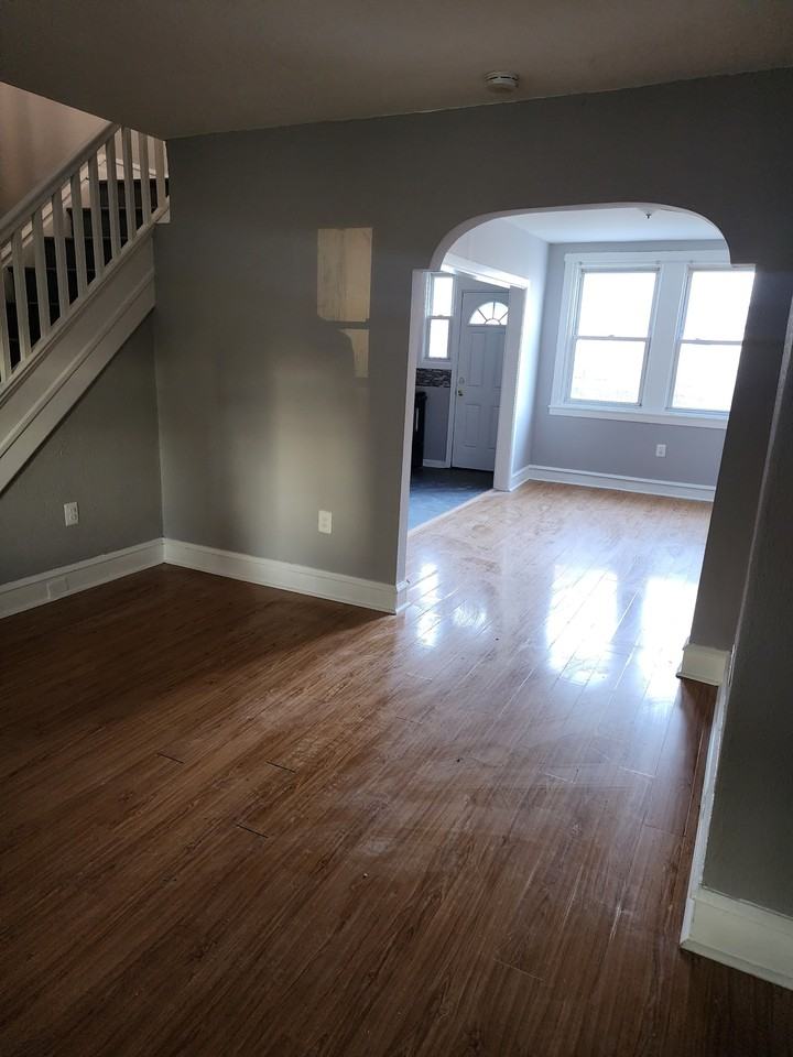 2559 S Dewey St #1 - Photo 3 of 13