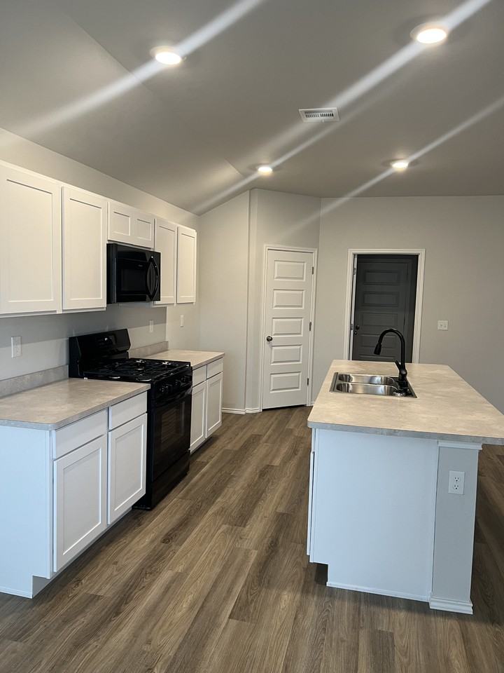 607 Nw 120th Ter #1 - Photo 3 of 19