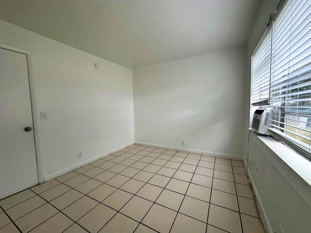 225 S B St #4 - Photo 3 of 14
