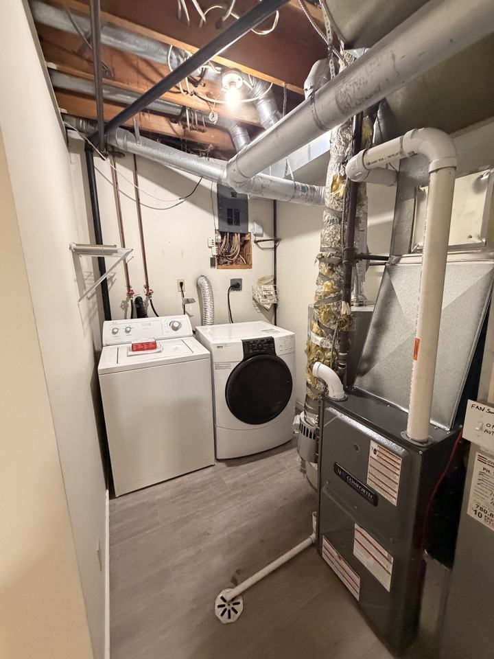 9510 128 Ave NW - Photo 2 of 12