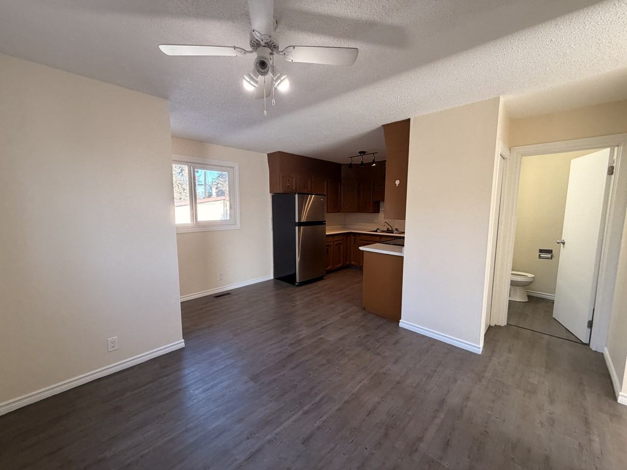 9510 128 Ave NW - Photo 5 of 12