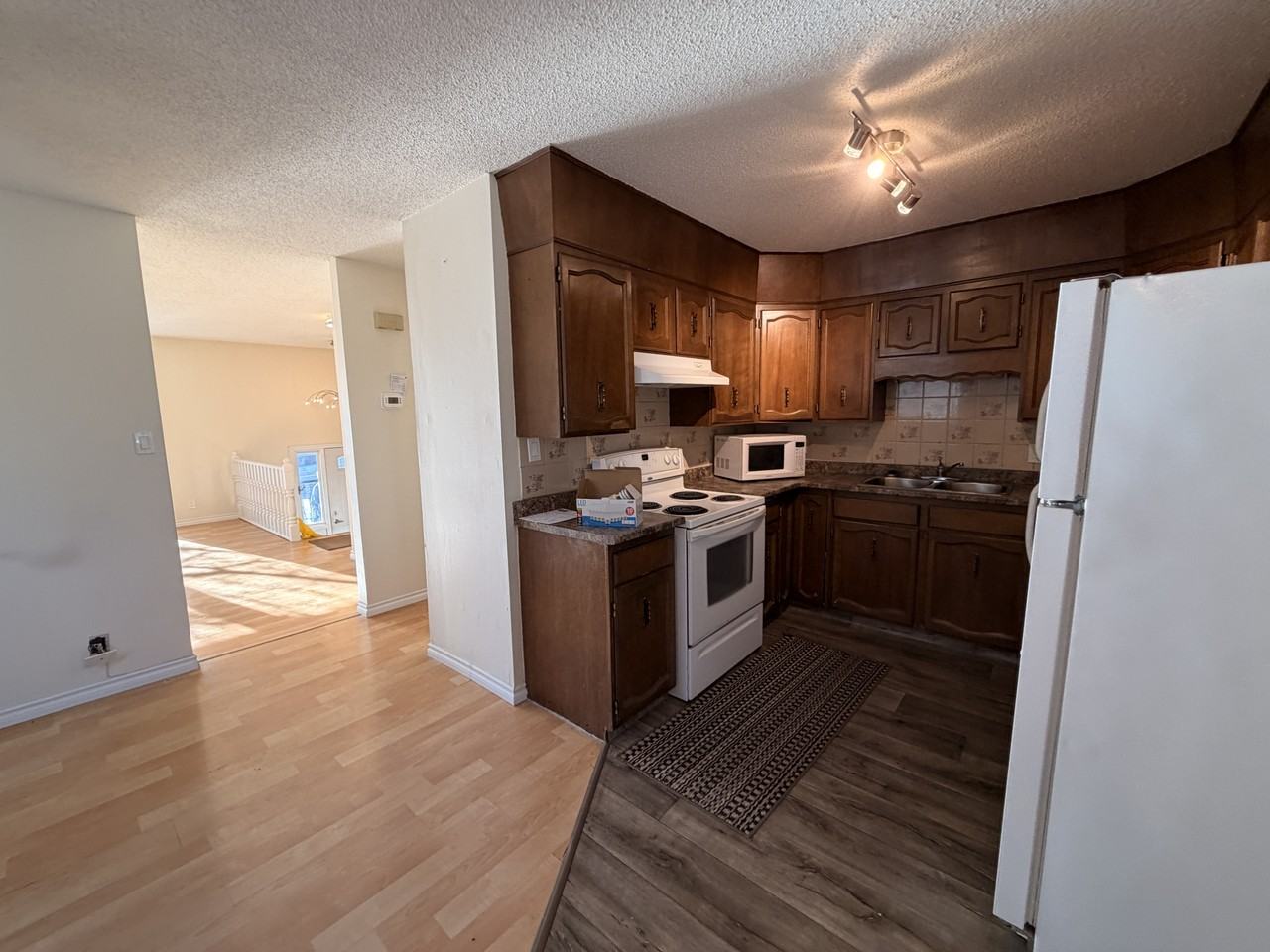 9508 128 Ave NW - Photo 4 of 12