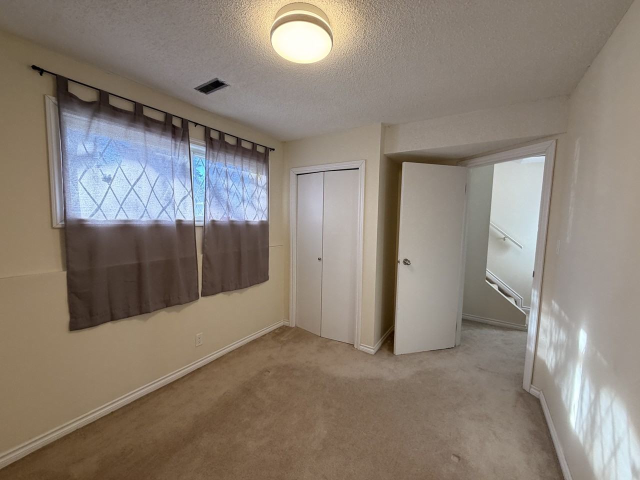 9508 128 Ave NW - Photo 7 of 12