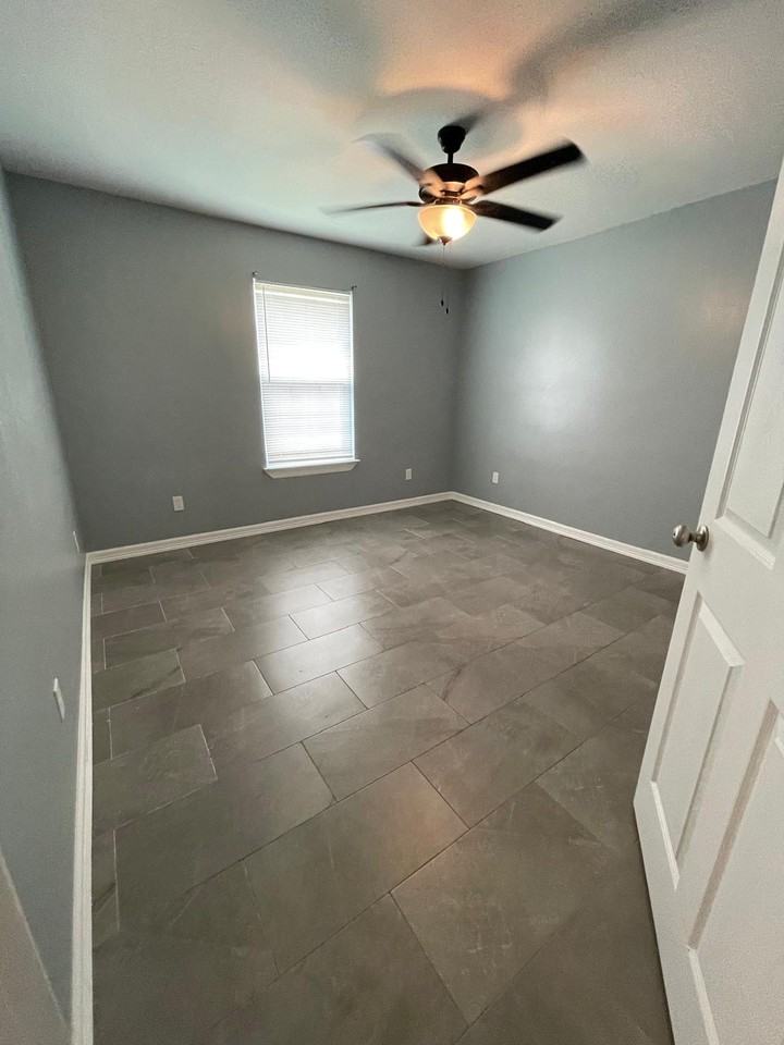 2222 Multi National - 4 #D - Photo 3 of 9