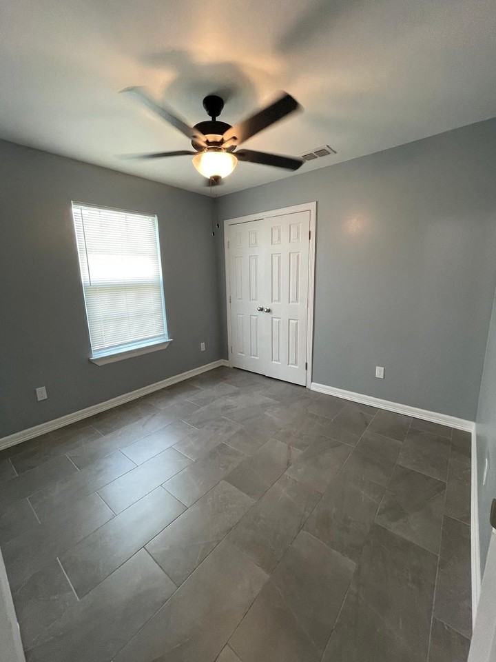 2222 Multi National - 4 #D - Photo 5 of 9