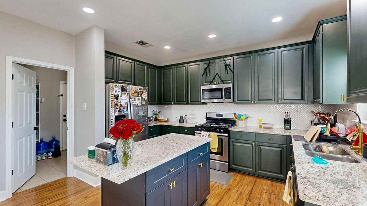 Comfortable Round Rock living with space, style, and everyday convenience - Photo 6 of 27