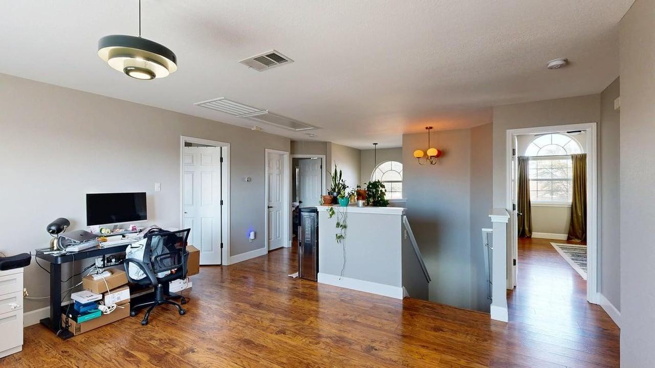 2105 Huxley Ln - Photo 6 of 26