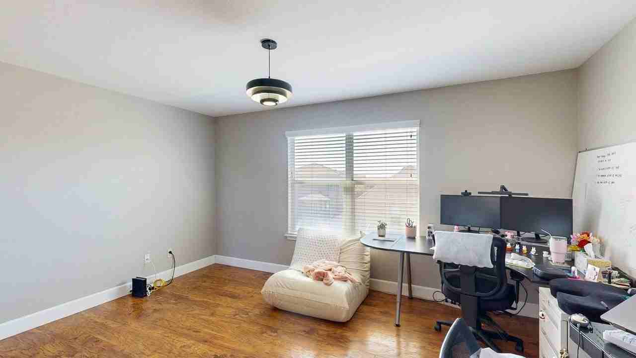 2105 Huxley Ln - Photo 7 of 26