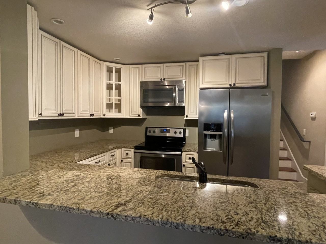 1609 W 4th St #A - Photo 4 of 9