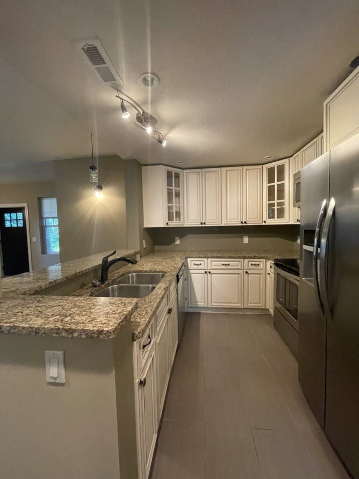 1609 W 4th St #A - Photo 5 of 9