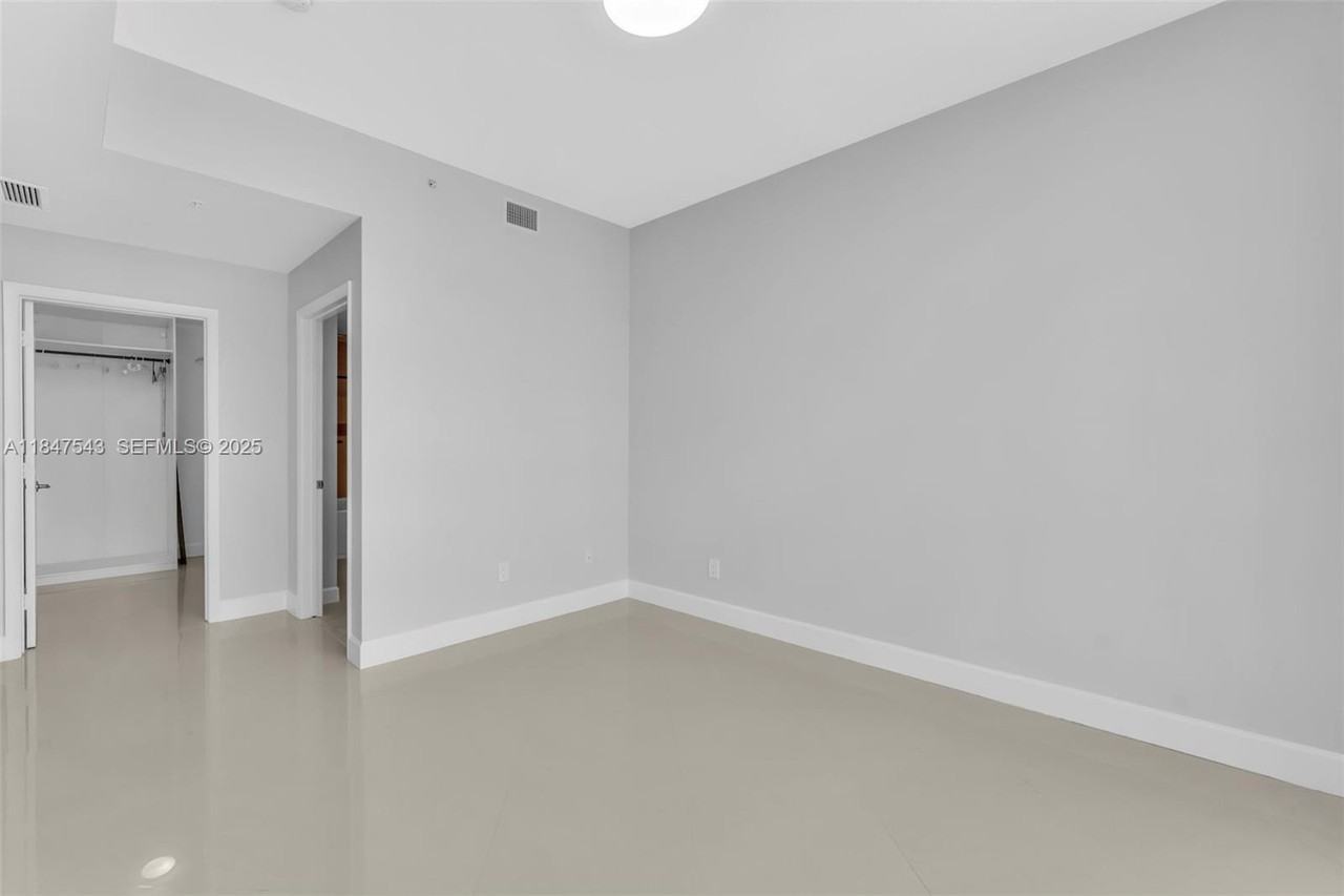 1945 South Ocean Drive #1512