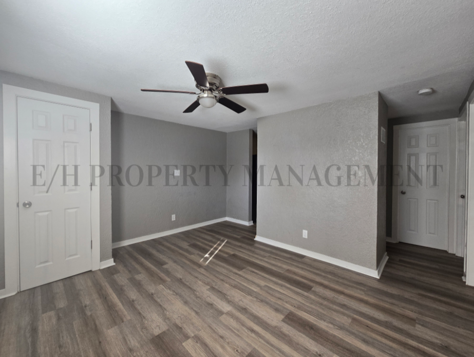 1010 E 8th St N #1016 - Photo 2 of 12