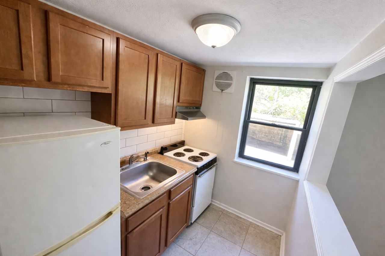 131 131 MOUNT LEBANON BOULEVARDAPT 5 #5 - Photo 3 of 8