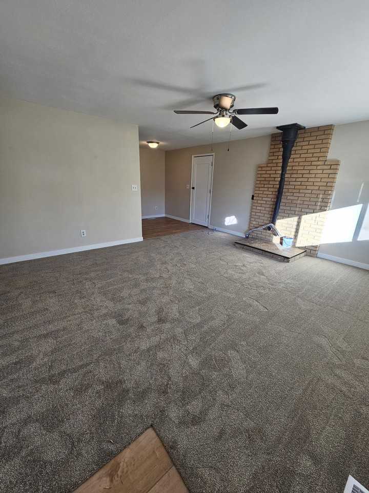 180 Nw Wilson Cir #1 - Photo 4 of 21