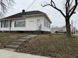 featured image of 609 S Main St #1