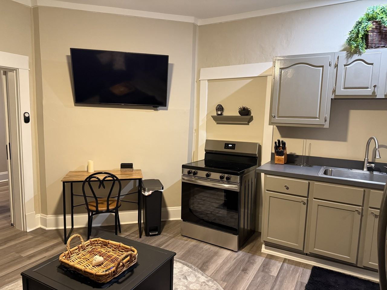 609 S Main St #1 - Photo 2 of 10