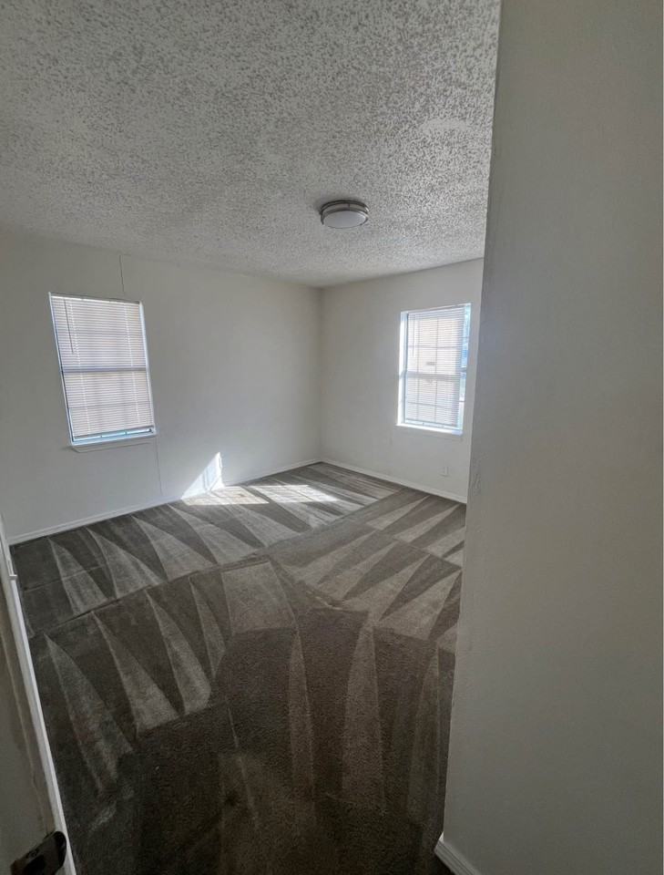 3101 Ne 14th St #1 - Photo 4 of 7