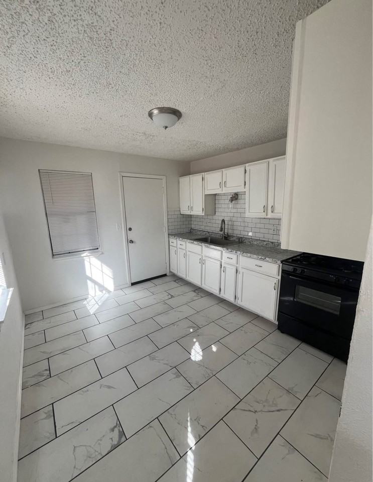 3101 Ne 14th St #1 - Photo 6 of 7