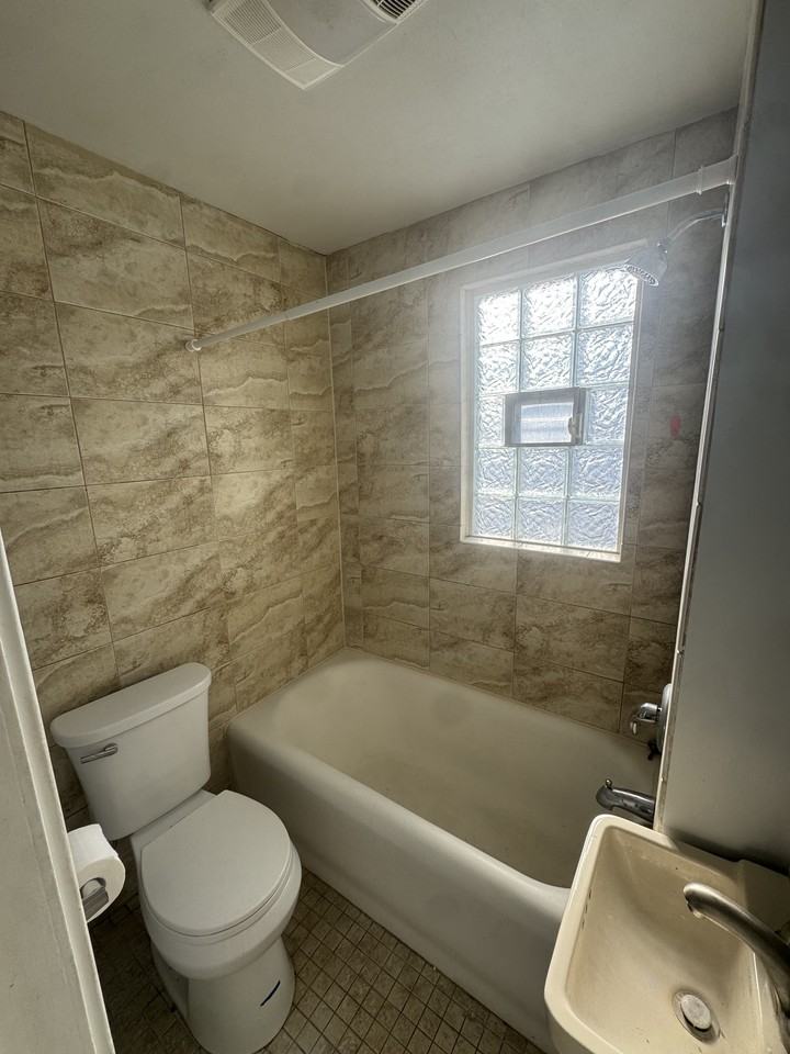 317 Weston St #4 - Photo 4 of 8