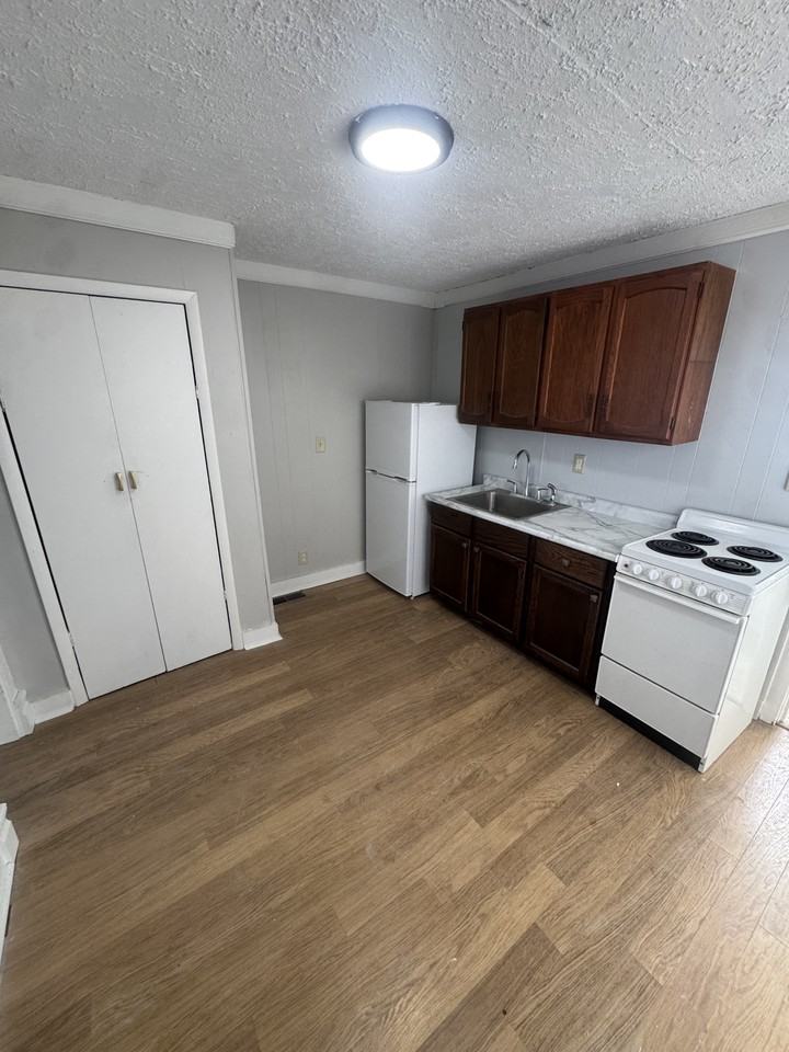 317 Weston St #4 - Photo 5 of 8