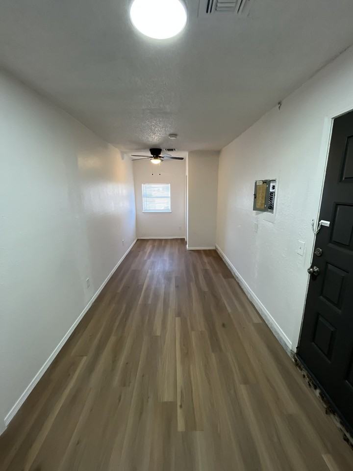 1328 Ne 5th St #1 - Photo 3 of 17