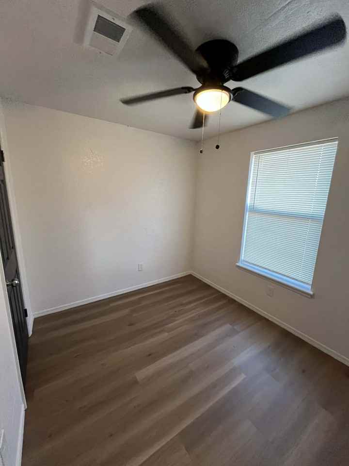 1328 Ne 5th St #1 - Photo 5 of 17