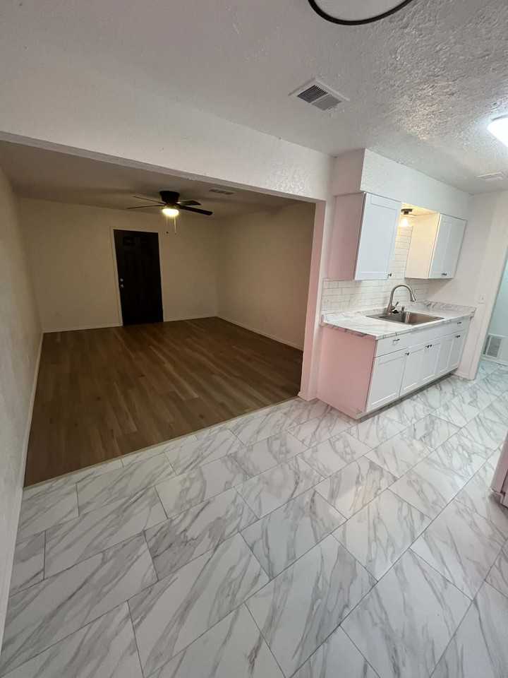 1328 Ne 5th St #1 - Photo 6 of 17