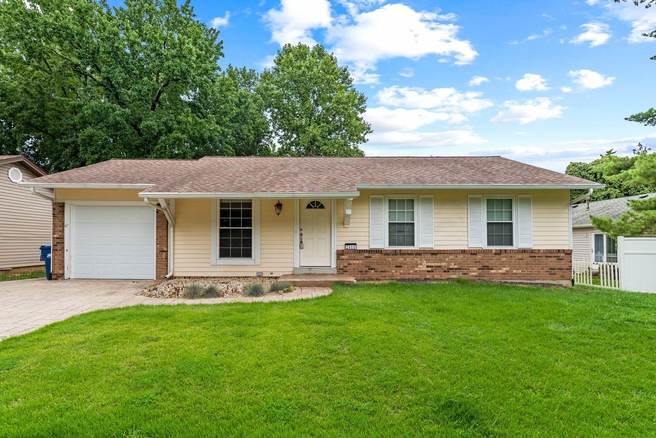 2406 Village Glen Ct #1