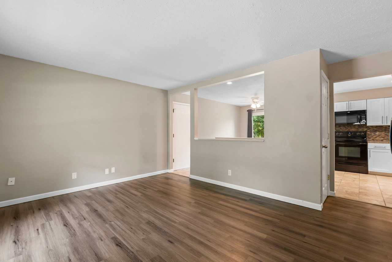 2406 Village Glen Ct #1 - Photo 2 of 11