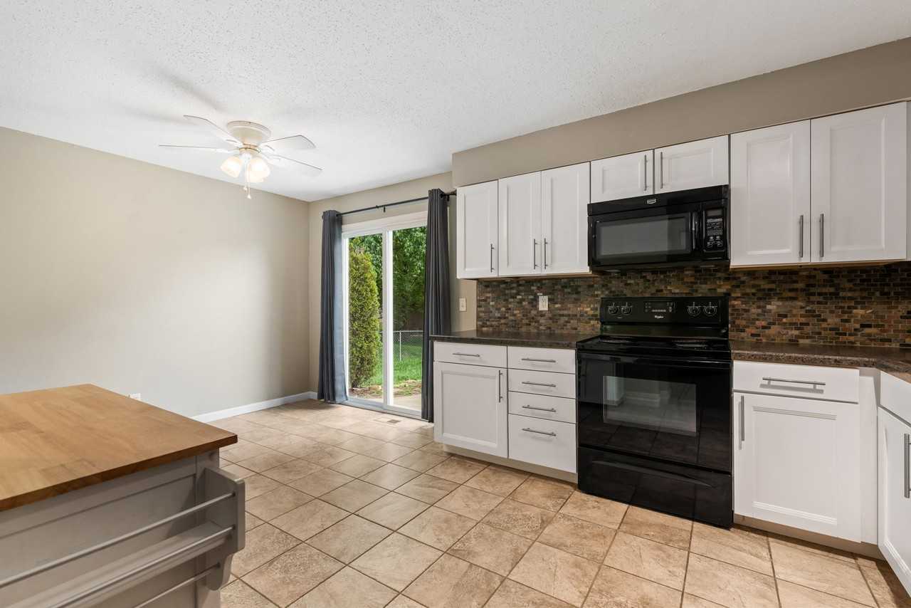 2406 Village Glen Ct #1 - Photo 4 of 11