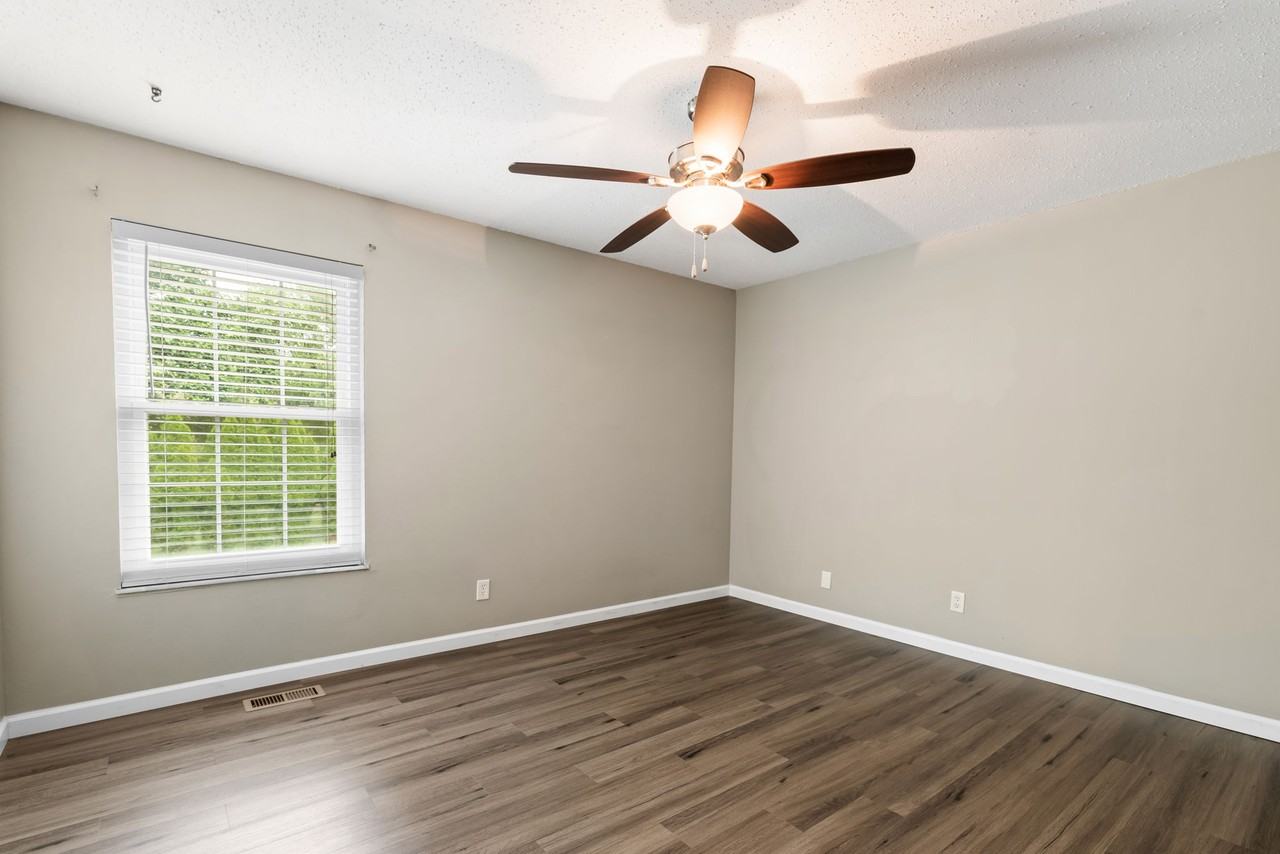 2406 Village Glen Ct #1 - Photo 6 of 11