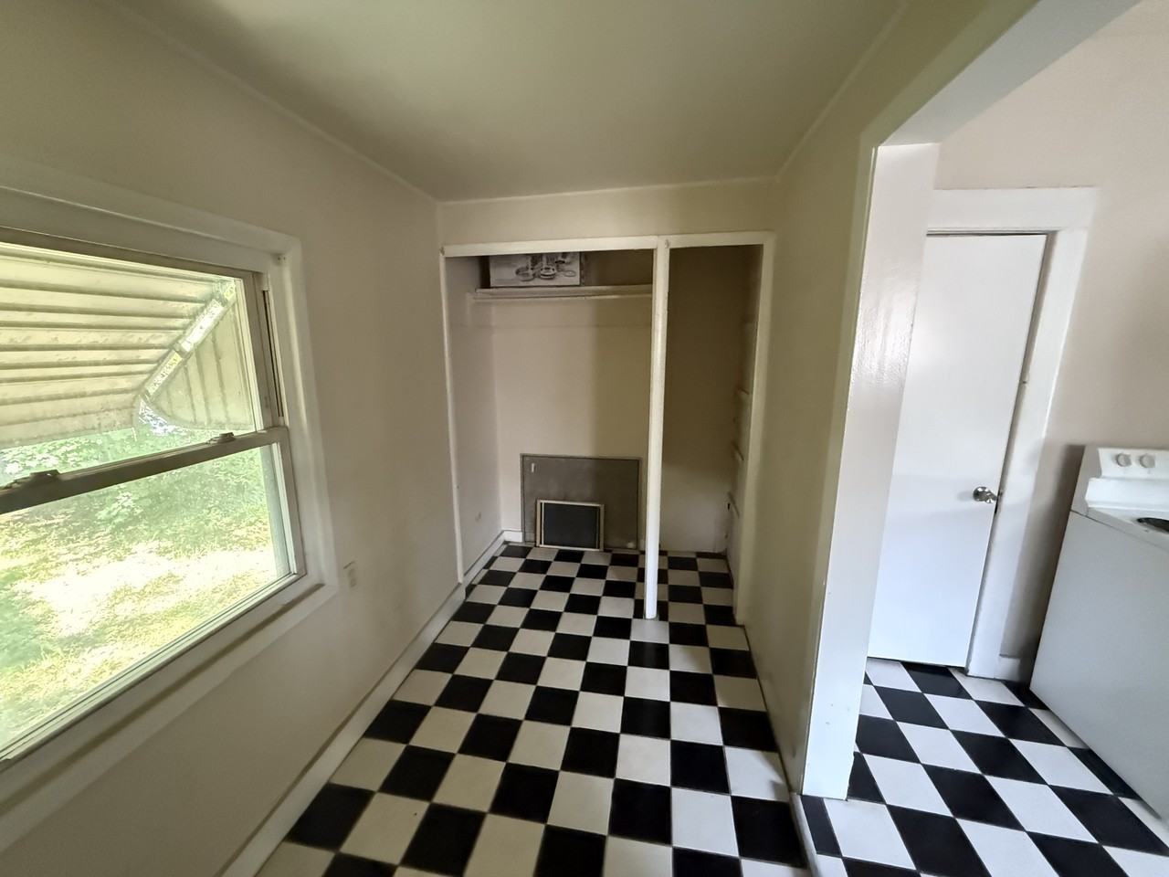 1129 N Martin Luther King Jr Blvd #1 - Photo 7 of 11