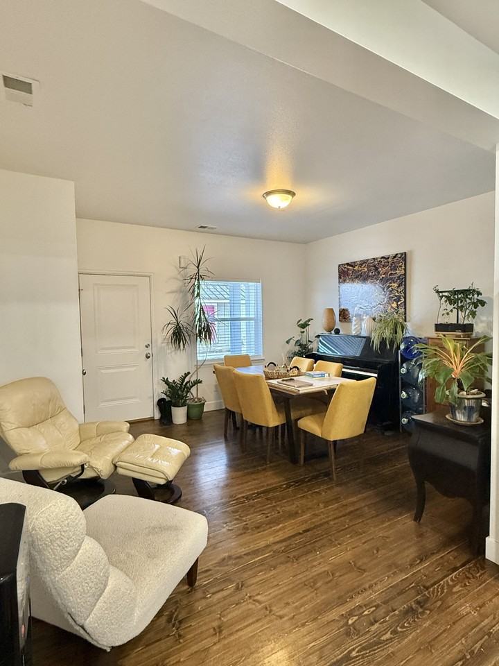 4050 Sveta LaneUnit #6 - Photo 4 of 21