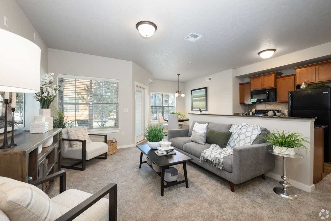 Retreat at Silvercloud - Photo 3 of 22