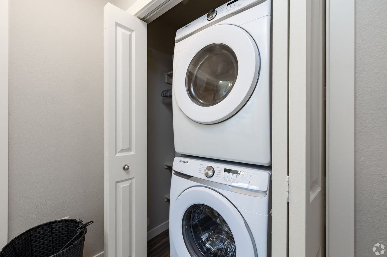 Retreat at Silvercloud - Photo 4 of 22