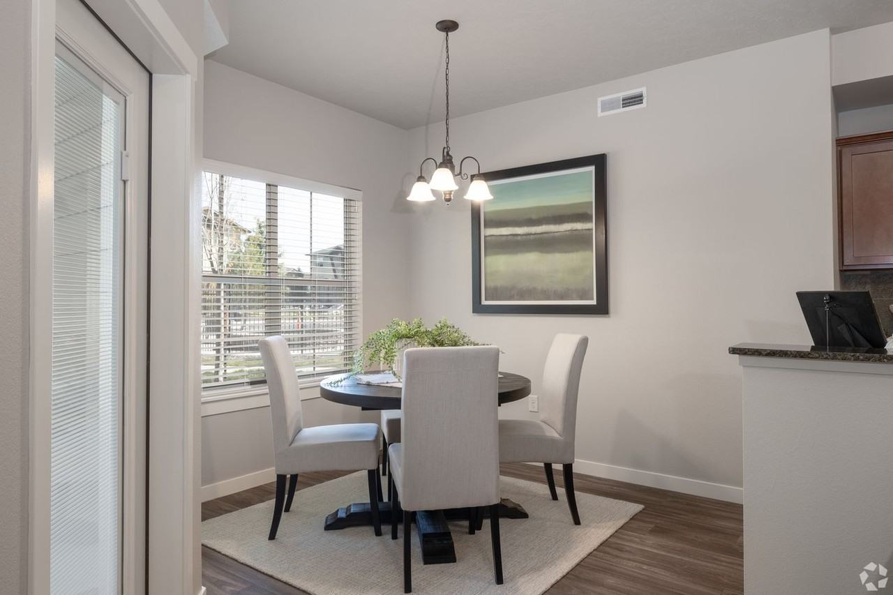 Retreat at Silvercloud - Photo 5 of 22