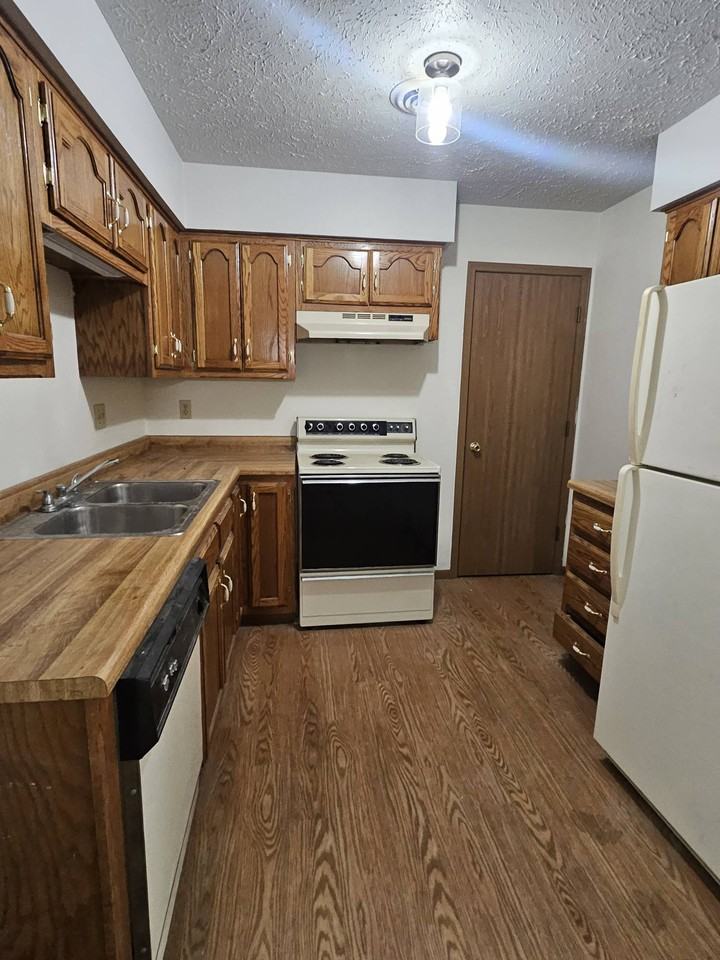 115 Holly Dr #1 - Photo 3 of 5